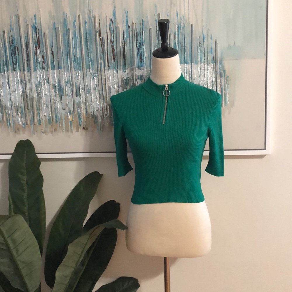 DIVIDED H&M green top size s‎